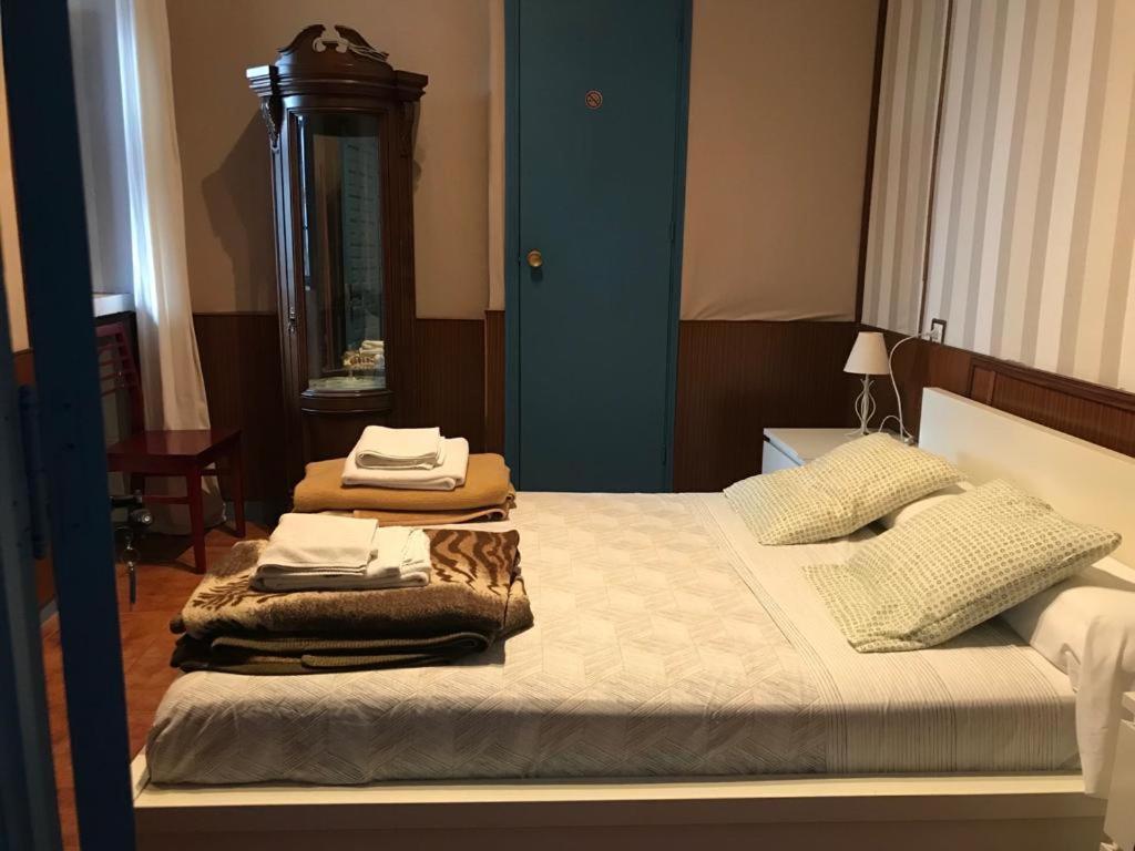 קורדובה Seneca Hostel מראה חיצוני תמונה